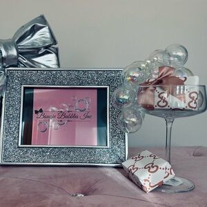 ENJOY YOUR BUBBLY BATH-CHEERS TO THE BOUGIE -Bubbly Bougie soap dish/soap set